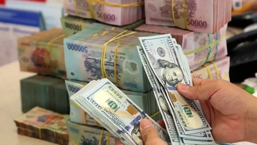 تصاعد حاد بسعر الصرف في السوق الحرة بضغط من جانب البائعين